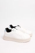 Tenis unicolores casuales con forro interno en contraste