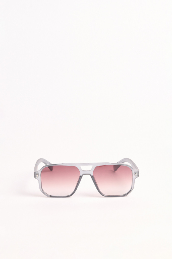 gafas de sol silueta piloto elaboradas en pasta azul traslucido.