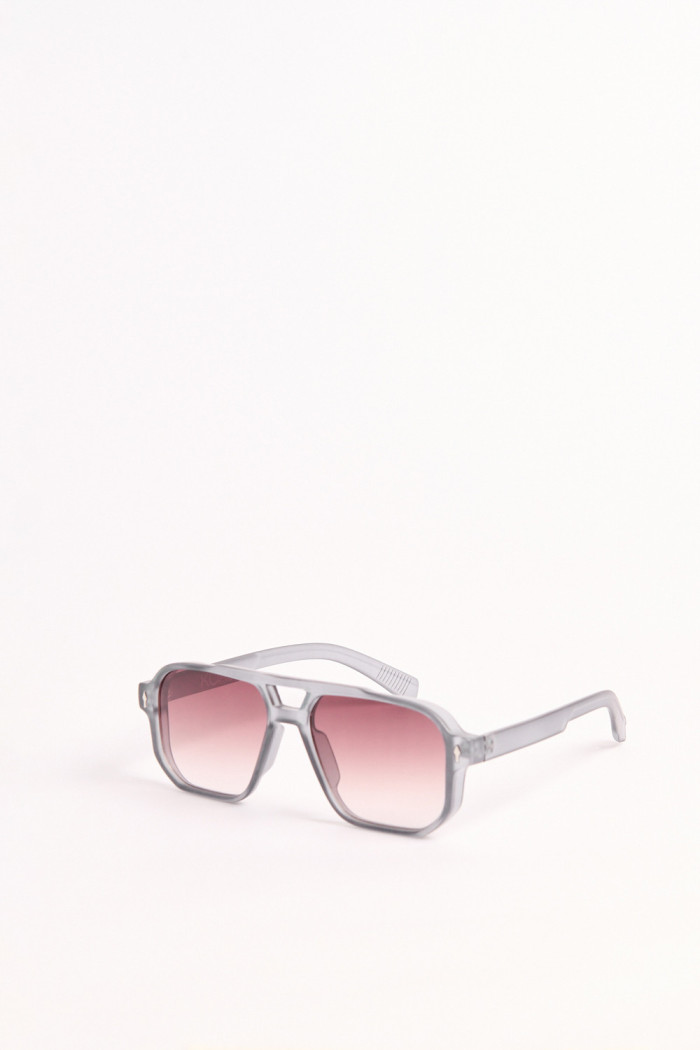 gafas de sol silueta piloto elaboradas en pasta azul traslucido.