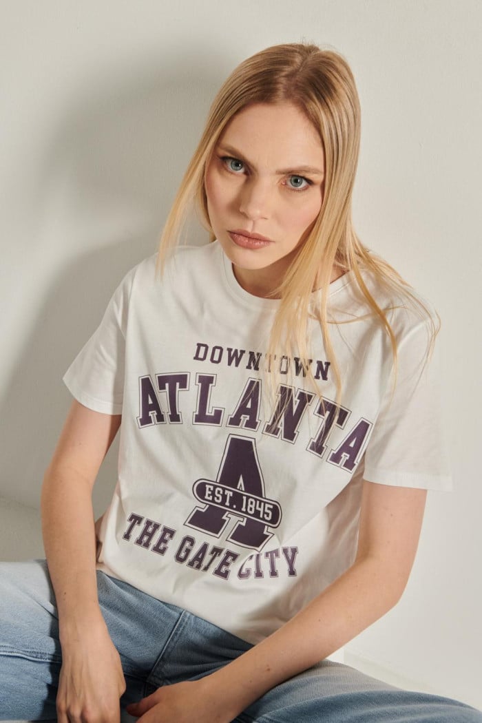 Camiseta unicolor con arte college de Atlanta y manga corta