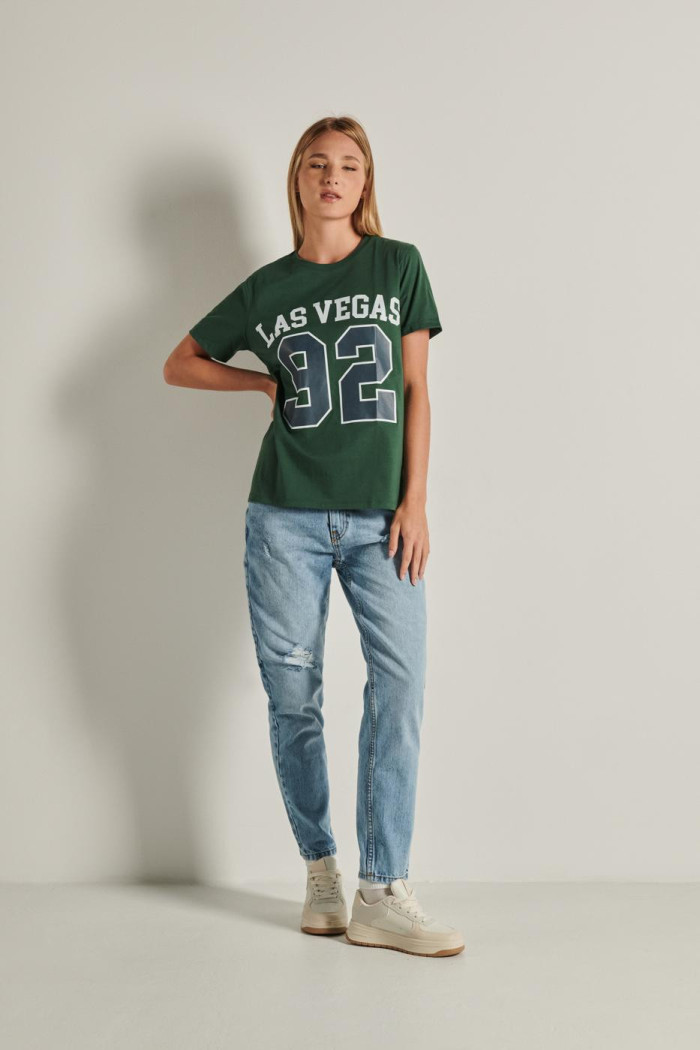Camiseta manga corta unicolor con texto college de Las Vegas