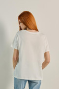 Camiseta manga corta unicolor con diseño de Escandalosos