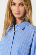 Blusa unicolor a rayas oversize con manga larga