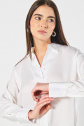Blusa en satín manga larga unicolor con prense posterior