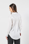 Blusa en satín manga larga unicolor con prense posterior