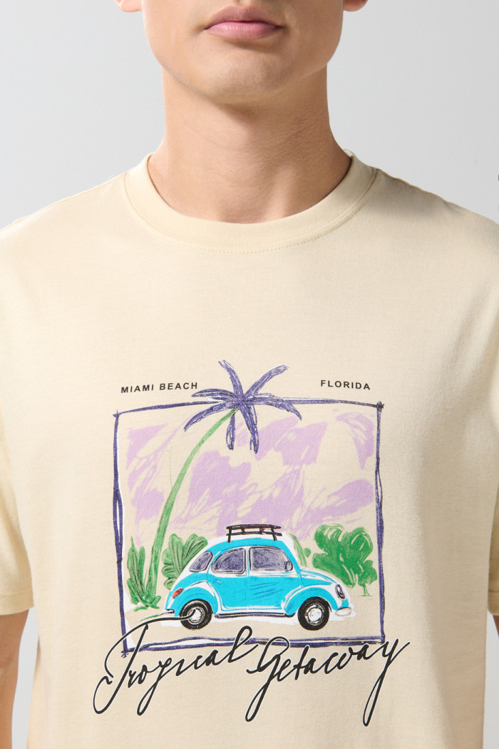 Camiseta manga corta unicolor con diseño de playa