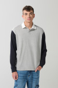 Camiseta polo azul intensa con manga larga y botones