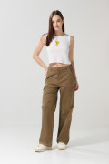Camiseta crema clara manga sisa con arte de Looney Tunes