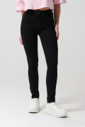 Jean push up negro con tiro alto, bolsillos y realce