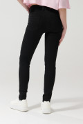 Jean push up negro con tiro alto, bolsillos y realce