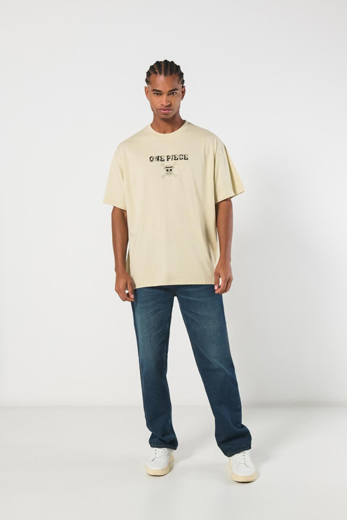 Camiseta kaki oversize con diseño de One Piece y manga corta