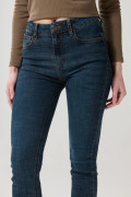 Jean tiro alto azul oscuro push up con realce posterior