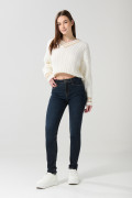 Jean azul intenso jegging con costuras visibles y tiro alto