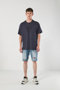 Bermuda tiro bajo azul slim en jean con rotos en frente