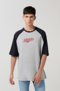 Camiseta oversize gris college con manga ranglan corta