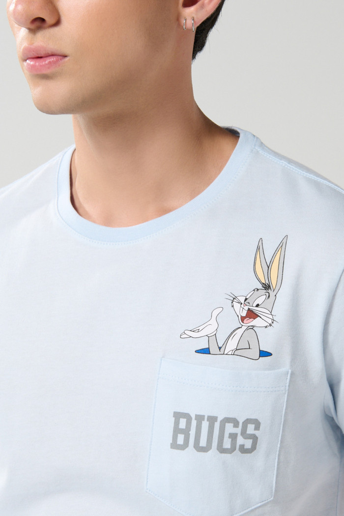 Camiseta azul de Looney Tunes con bolsillo y manga corta