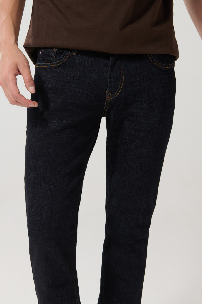 Jean azul intenso skinny con tiro bajo y cremallera