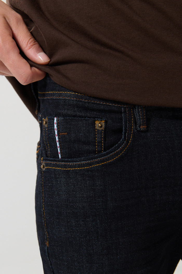 Jean azul intenso skinny con tiro bajo y cremallera