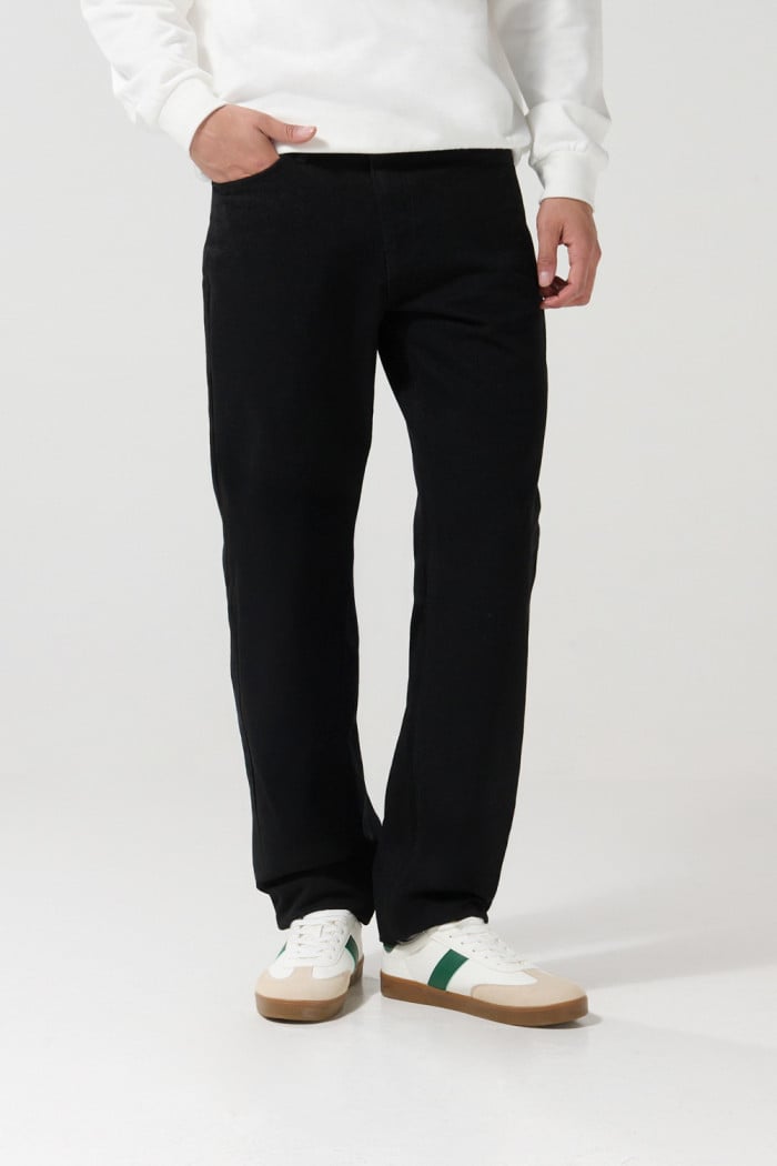 Jean negro tiro bajo 90´S con bota recta y cremallera