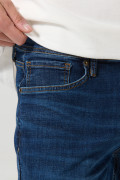 Jean tiro bajo slim ajustado azul oscuro con cremallera