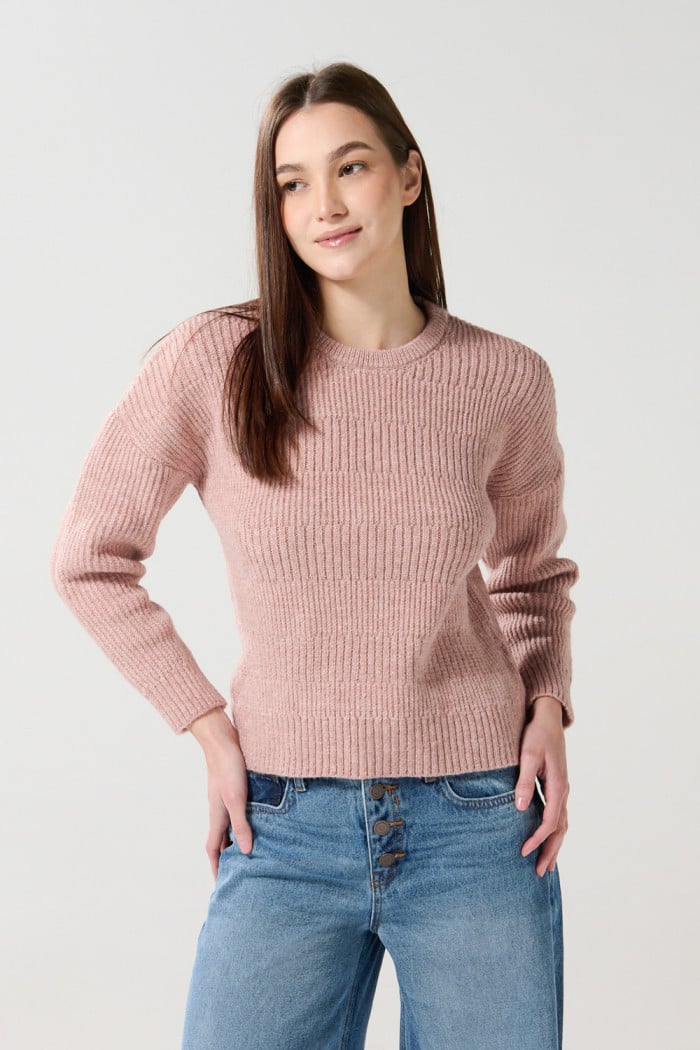 Suéter cuello redondo unicolor con ajuste holgado