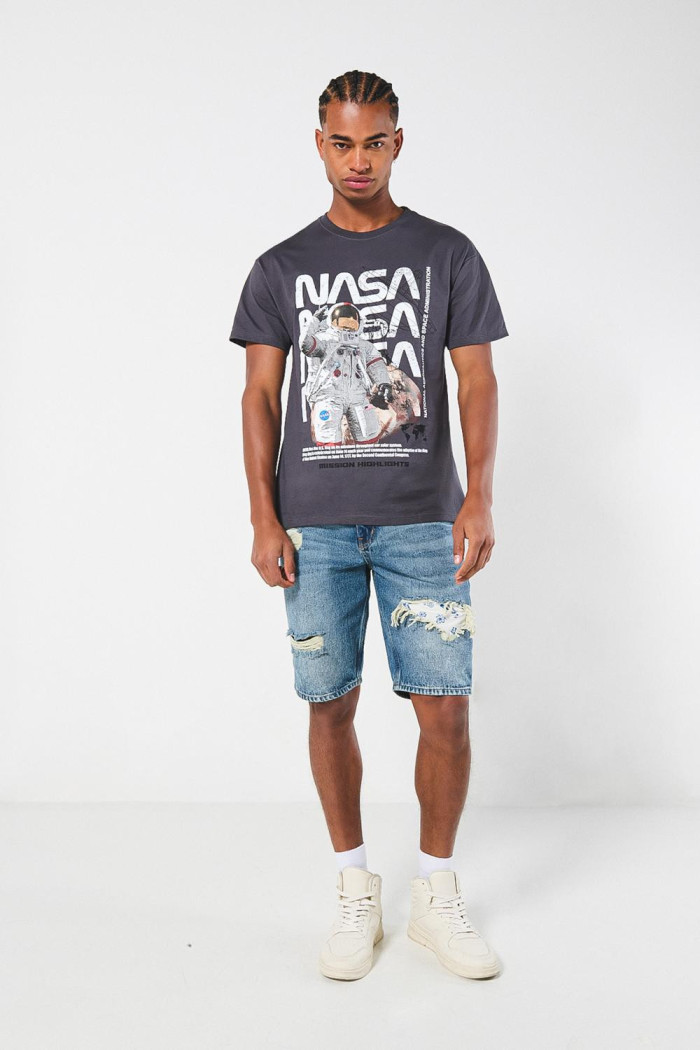 Camiseta de NASA gris intensa con cuello redondo
