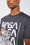 Camiseta de NASA gris intensa con cuello redondo