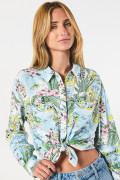 Blusa manga larga unicolor con charretera y diseños