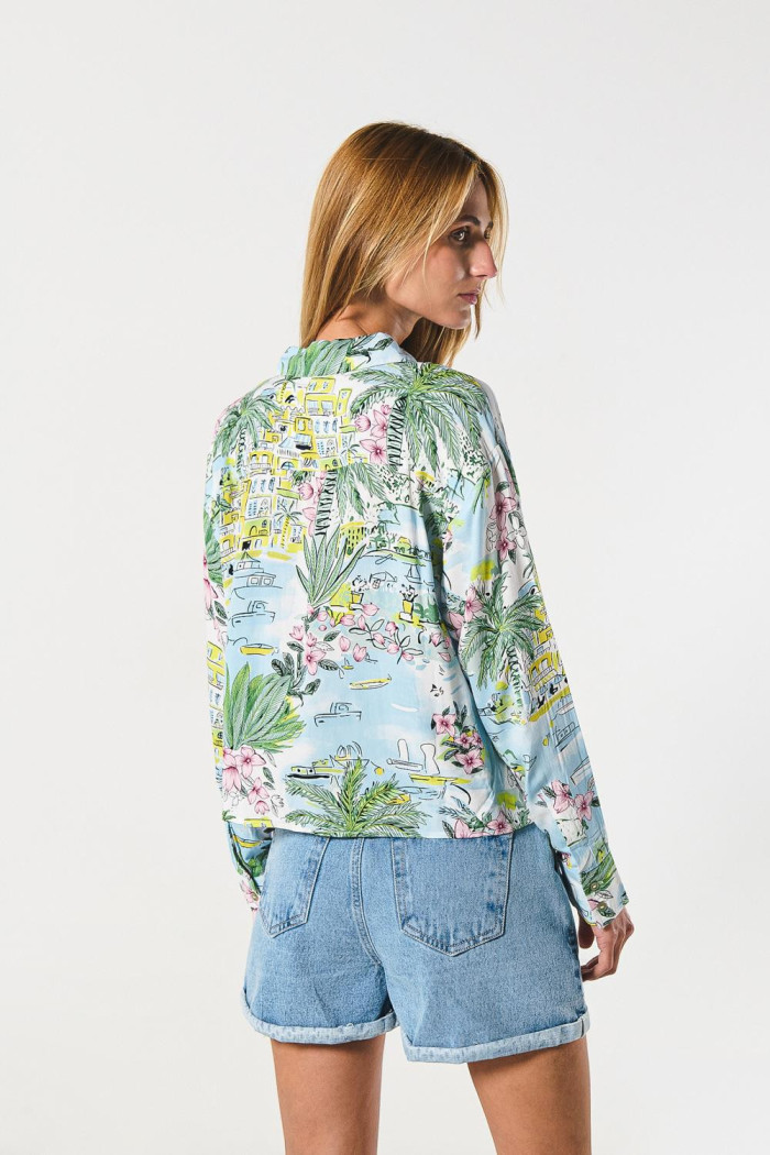 Blusa manga larga unicolor con charretera y diseños