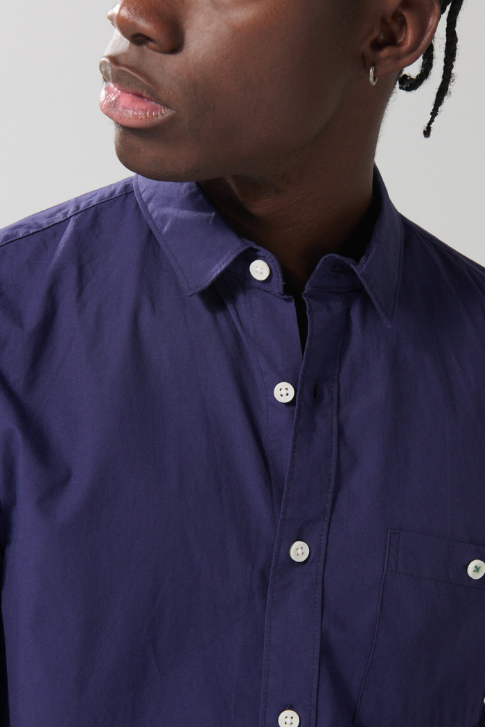 Camisa unicolor cuello sport collar con botones