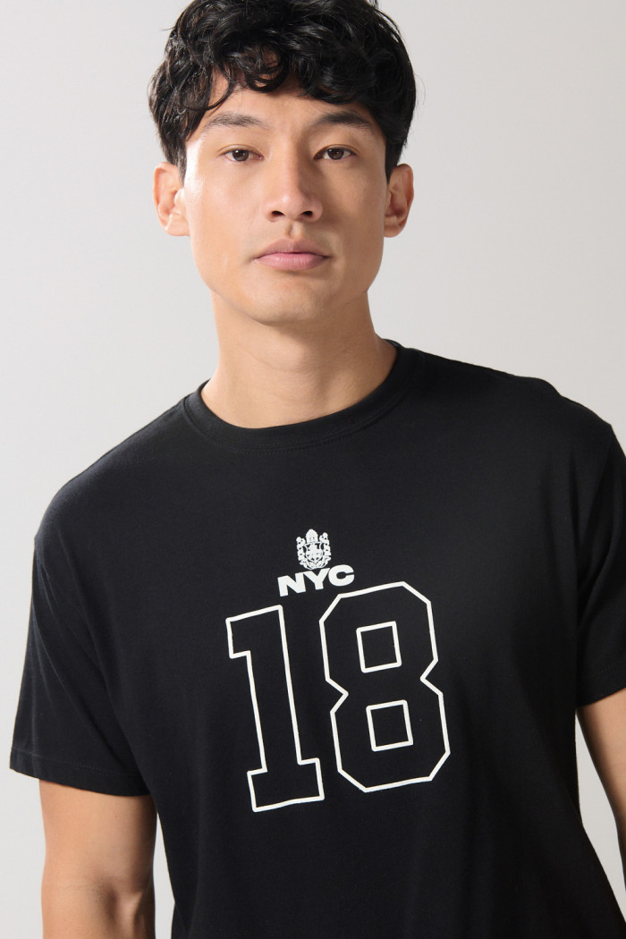 Camiseta cuello redondo negra college en algodón