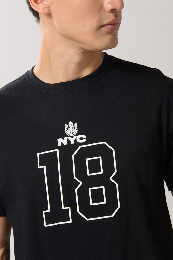 Camiseta cuello redondo negra college en algodón