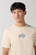 Camiseta kaki con diseños de playa y cuello redondo