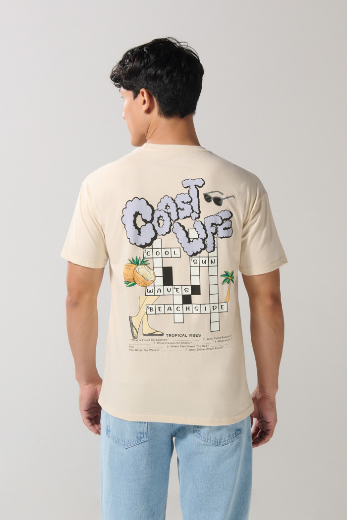 Camiseta kaki con diseños de playa y cuello redondo