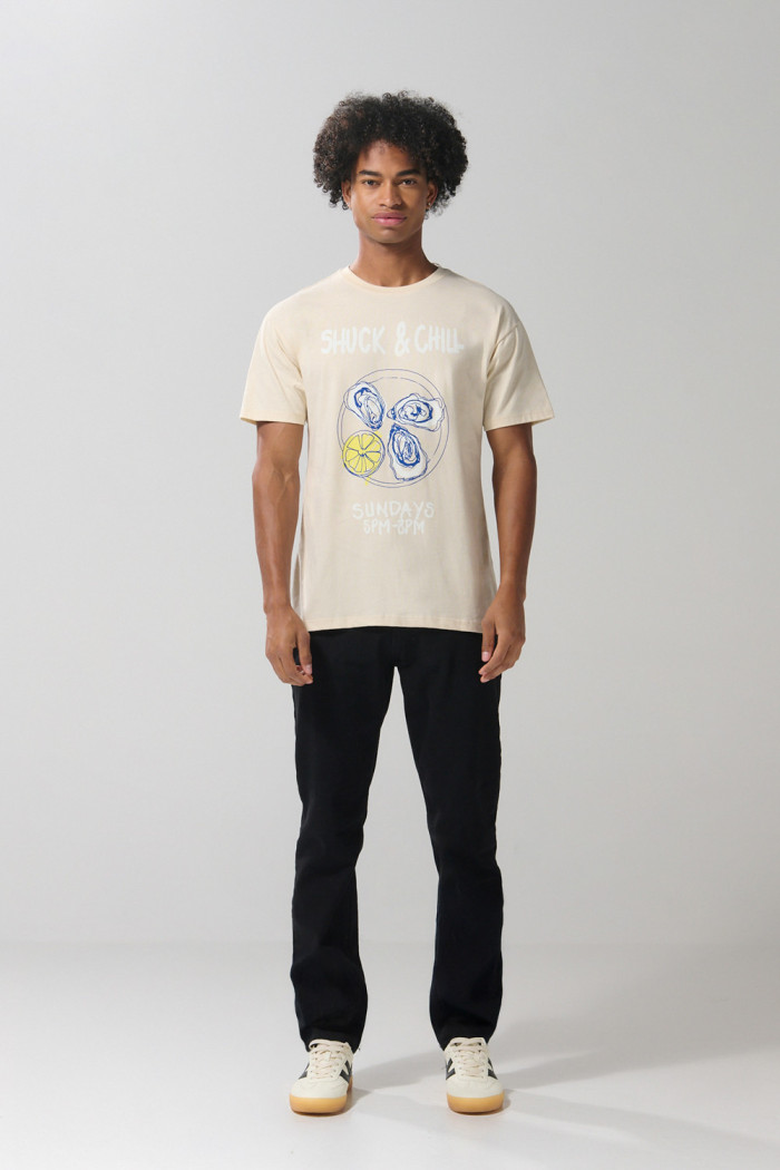 Camiseta cuello redondo kaki con diseño de comida