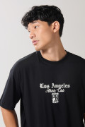 Camiseta oversize negra con diseños college y manga corta