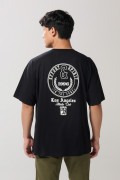 Camiseta oversize negra con diseños college y manga corta