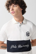 Camiseta polo unicolor con diseño de Yale y manga corta