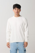 Buzo crema claro hombro rodado con cuello redondo