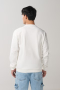 Buzo crema claro hombro rodado con cuello redondo