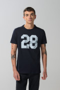 Camiseta unicolor cuello redondo con arte college en frente