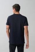 Camiseta unicolor cuello redondo con arte college en frente