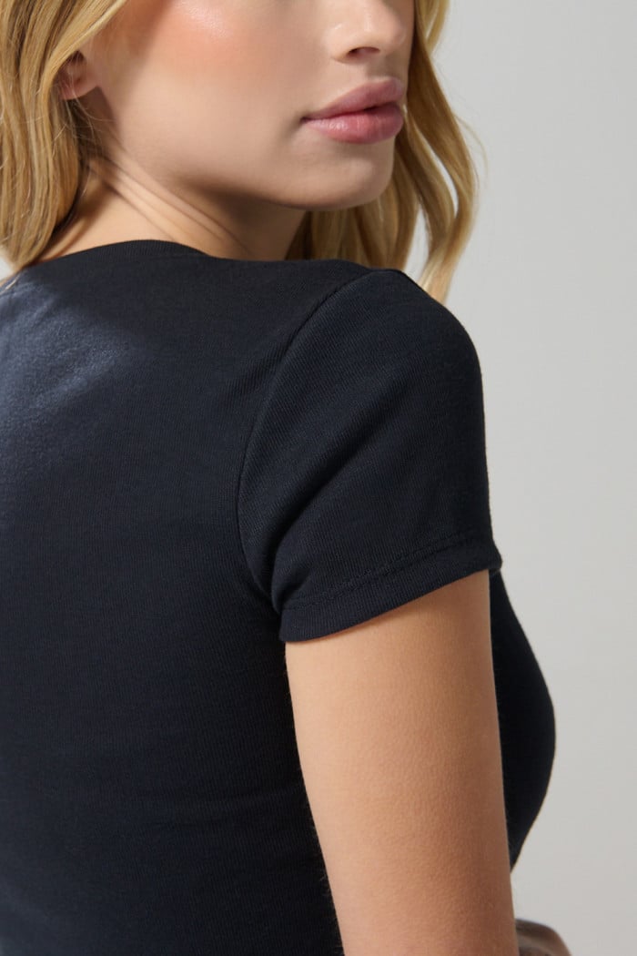 Camiseta ajustada manga corta unicolor con texturas de canal