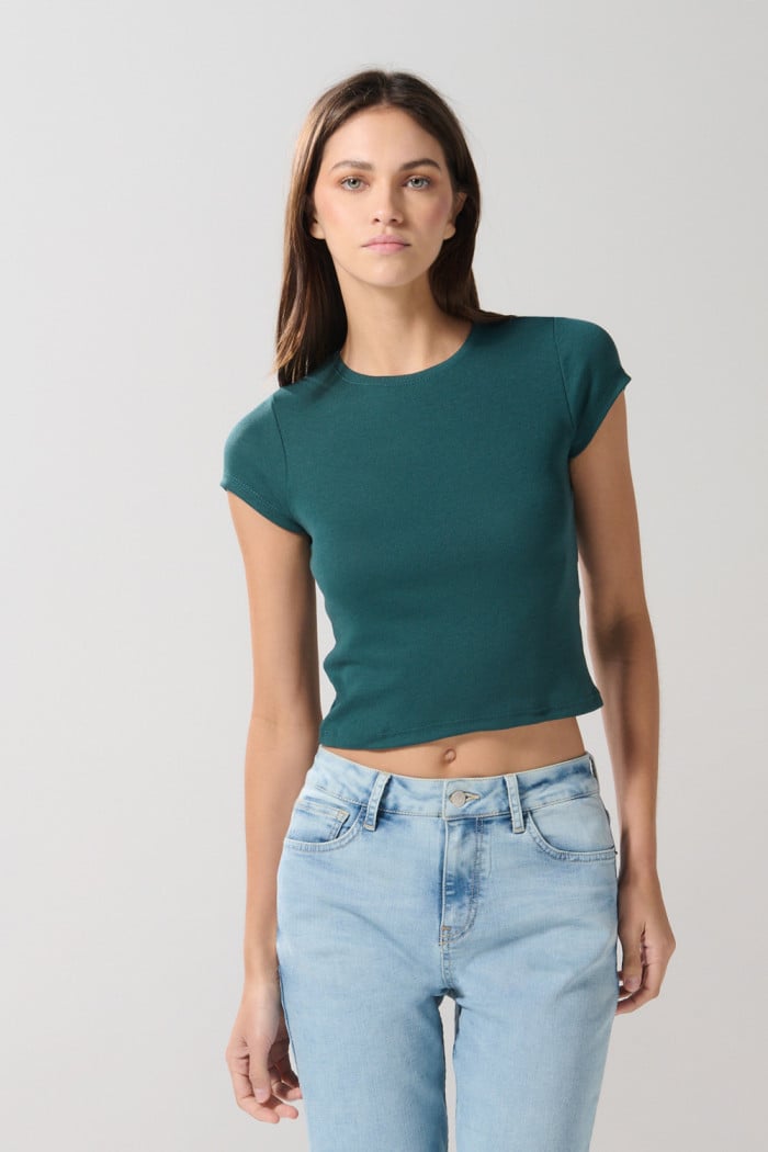 Camiseta con texturas acanaladas y manga corta unicolor