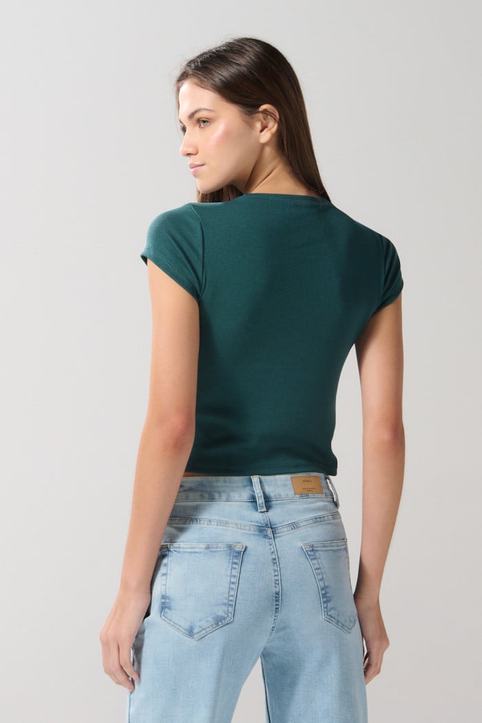 Camiseta con texturas acanaladas y manga corta unicolor