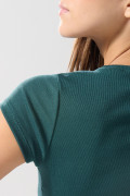 Camiseta con texturas acanaladas y manga corta unicolor
