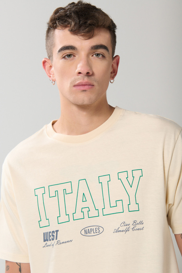 Camiseta hombro rodado kaki college con manga corta