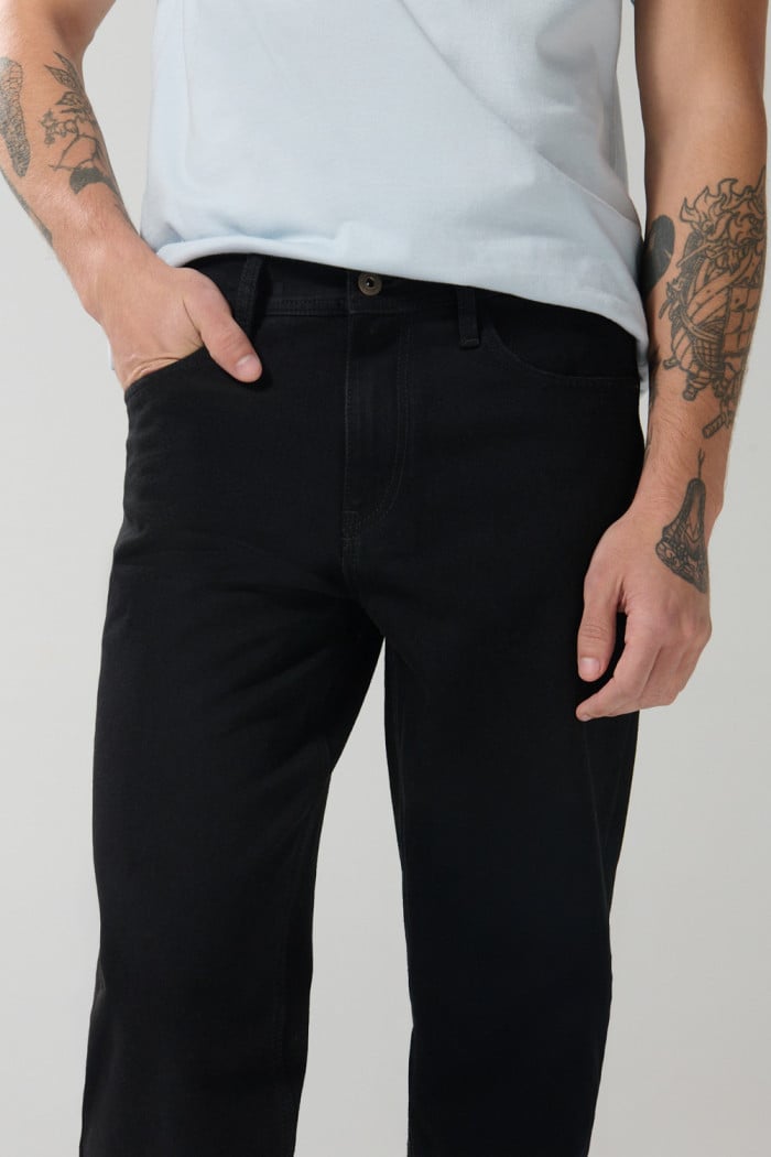 Jean 90´S bota recta negro con tiro bajo y bolsillos