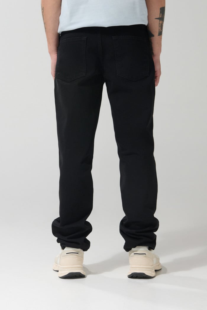 Jean 90´S bota recta negro con tiro bajo y bolsillos