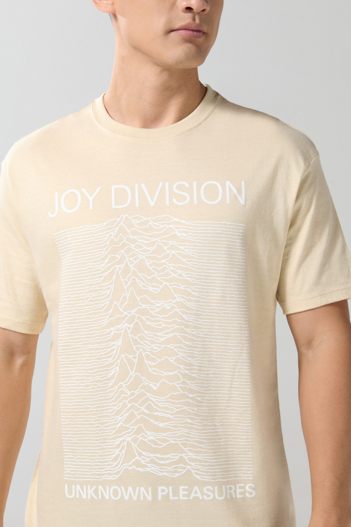 Camiseta cuello redondo kaki con arte de Joy Division